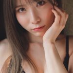 コスプレイヤー・紗愛、制服メガネコスプレで大胆パンチラ!!