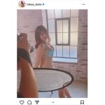 徳江かな、横乳ラインに見惚れるビキニ姿で見せたオトナの眼差し