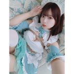 コスプレイヤー・とみこ、もち肌にうっとりミニ丈メイドコスで『絶対領域』披露