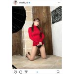 NMB48 上西怜、ニットワンピースで美脚全開の『大人れーちゃん』ショットが話題