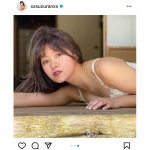 山内鈴蘭、縁側で大胆ランジェリー披露！「あるシュチュエーションからこの姿になります」