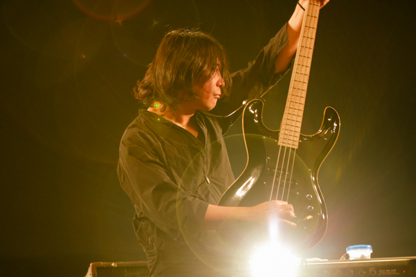 【ライブレポート】NUMBER GIRL、魂をぶつけ合う4人に狂喜!CDJで大人の本気を見せつける<COUNTDOWN JAPAN 21/22>