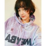 平祐奈、ウェーブヘアアレンジ&お気に入りプルオーバーフーディー姿公開
