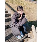 ドラマ『ゴシップ』石井杏奈、日差しを浴びながらピースな休憩ショットを公開