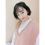 平祐奈、カメラを覗き込み見つめるショートヘア姿公開