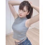 コスプレイヤー・紅羽りお、脇見せニット越しで見せるバストラインに釘付け