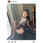 天木じゅん、スケスケ衣装と黒タイツに包まれた美脚で悩殺！「めっちゃエロ可愛い」