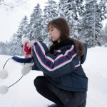 新木優子、雪原に映える透明肌ショットに歓喜の声！「雪の中の天使だ」
