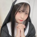 コスプレイヤー・紅羽りお、懺悔を受け入れるシスターコスプレで下着見せつけ！