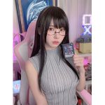 えなこ、黒髪ニットのお姉さんコーデに反響ぞくぞく！「一緒にオタトークしたい」