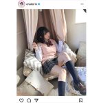 えなこ、ミニスカ制服コスプレで美脚全開！「JKえなこりん最高」「太ももに住みたい」