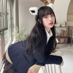 藤川らるむ、猫耳制服ショットに「飼われたい」の声続出！