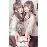 コスプレイヤー・穂南しずく＆もえか、リアル双子からのバレンタインチョコに歓喜の声
