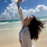 Juice=Juice・稲場愛香、腹筋割れ美ボディで魅了する写真集オフショット公開「破壊力凄い」「最上級を見た」