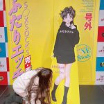 超ミニスカで見つめる片岡未優が可愛すぎる！「ふたりエッチ」コラボのPOPUPに訪問。