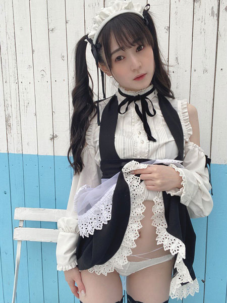 コスプレイヤー ・近衛りこ、ミニスカメイド服めくって下着チラ見せ
