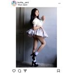 くりえみ、超ミニスカ制服コスで魅せるリアルドールショット