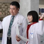 『ドクターホワイト』クセ強医師・小手伸也、高橋努が浜辺美波とのエピソードを語る