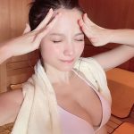 桃月なしこ、サウナで「ととのう」ツヤ肌オフショットに歓喜の声「お顔もボディも完璧」