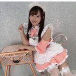 水瀬ちか、チョコ色メイド服で胸元チラリ「どこ見てるんですか？」