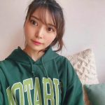 似鳥沙也加、パーカーまくってくびれ＆下乳披露「最高に似合ってて可愛い」