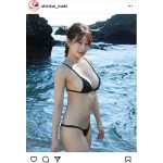 新海まき、極小ビキニでハミ出すふっくら美バストに釘付け！