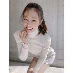 レースクイーン・橘香恋、タイトなミニスカニットワンピースで美脚チラリ