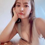 柳瀬さき、ニット越しに浮き出る圧巻の「やなパイ」ショット