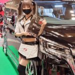 【大阪オートメッセ2022】ツインテール女子・亜桜みくり、セクシーなミニスカコーデでアピール！