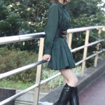 美しすぎるバイオリニスト・Ayasaがダークグリーンの個性溢れるワンピースで登場！ 「バイオリンが加わることでさらにミューコネに彩りを加えられたら」