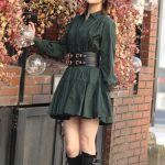 美しすぎるバイオリニスト・Ayasaがダークグリーンの個性溢れるワンピースで登場！ 「バイオリンが加わることでさらにミューコネに彩りを加えられたら」