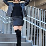 【写真特集】新唯(あらたゆい)、ブラックコーデで美脚アピール！オートサロン会場で一番と噂の美女がSUPERGT500レースクイーンに決定。