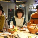 lol-エルオーエル-・hibiki、ショートパンツのコーデで美脚披露！