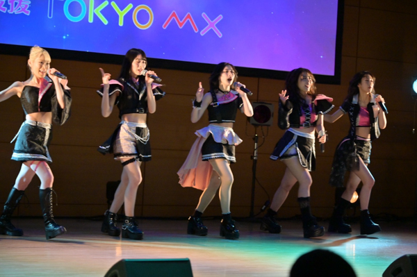 ガールズグループ・TiiiMO、ギガソニで唯一無二のクールなパフォーマンス！＜GIGA・GIGA SONIC＞