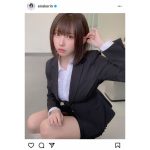 えなこが新卒生をタイトなスーツ姿で悩殺。「凄く色っぽい」「見惚れて集中できない」と興奮のコメントが殺到！