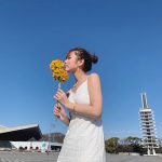 石川恋、真冬に撮影した真夏ファッションのオフショットを公開