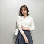 江野沢愛美が制服風ミニスカコーデで『絶対領域』披露！「脚長くて白くて綺麗」絶賛の声