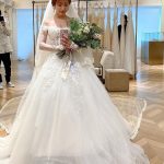 くみっきー、ウエディングドレス姿で愛息子を抱っこする幸せ溢れる2ショットを公開