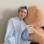 石川恋、カップ麵片手にくしゃくしゃ笑顔で幸せいっぱいな撮影オフショット公開