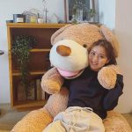 石川恋、相方特大テディベアをハグする姿などに悶絶の声