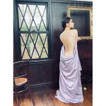 あまつまりな、透明美背中を大胆に披露した絵画グラビアオフショット公開