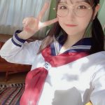 あまつまりな、見えそうで見えない！制服スカートから桃尻チラつかせ