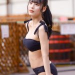 茅野りお、黒の大人ビキニで魅せる健康美ボディ＜SUMMERLAND IDOL CARNIVAL＞