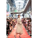 貴島明日香、「神コレ」で花柄春コーデを披露！＜神戸コレクション 2022 SPRING/SUMMER＞
