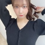 レースクイーン・西井綾音、黒網タイツに釘付けなニットコーデで誘惑