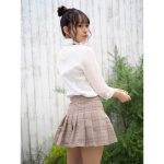 御寺ゆき、ミニスカ衣装で美脚チラリ「目に見える物が真実とは限らない・・・」