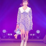 熊谷真里、花柄ミニ丈ワンピースで美脚披露！＜超超十代2022＞