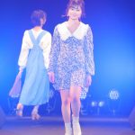 熊谷真里、花柄ミニ丈ワンピースで美脚披露！＜超超十代2022＞