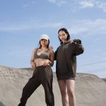 【動画】プロサーファー・野呂玲花が引き締まった美腹筋を披露！新たなアパレルブランドを展開