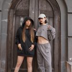 【動画】プロサーファー・野呂玲花が引き締まった美腹筋を披露！新たなアパレルブランドを展開